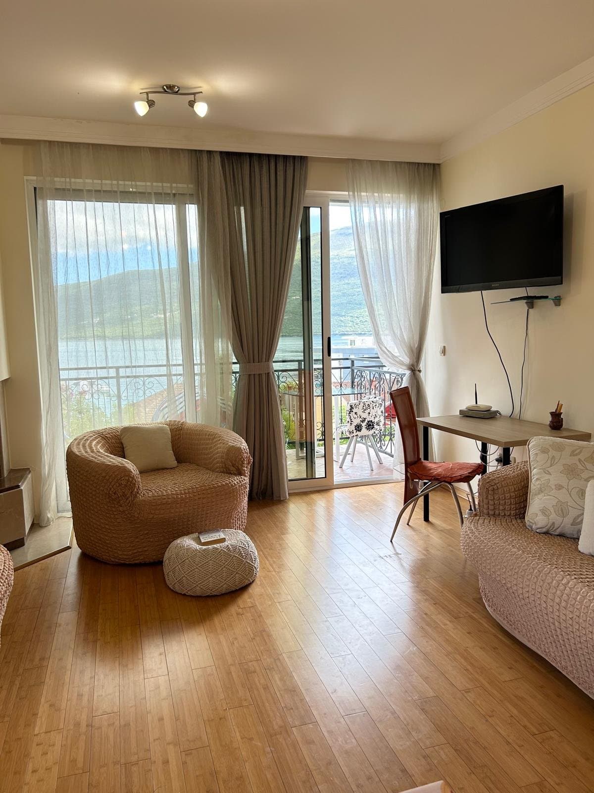 Đenovići'de Deniz Manzaralı 75 m² Geniş Daire — 2
