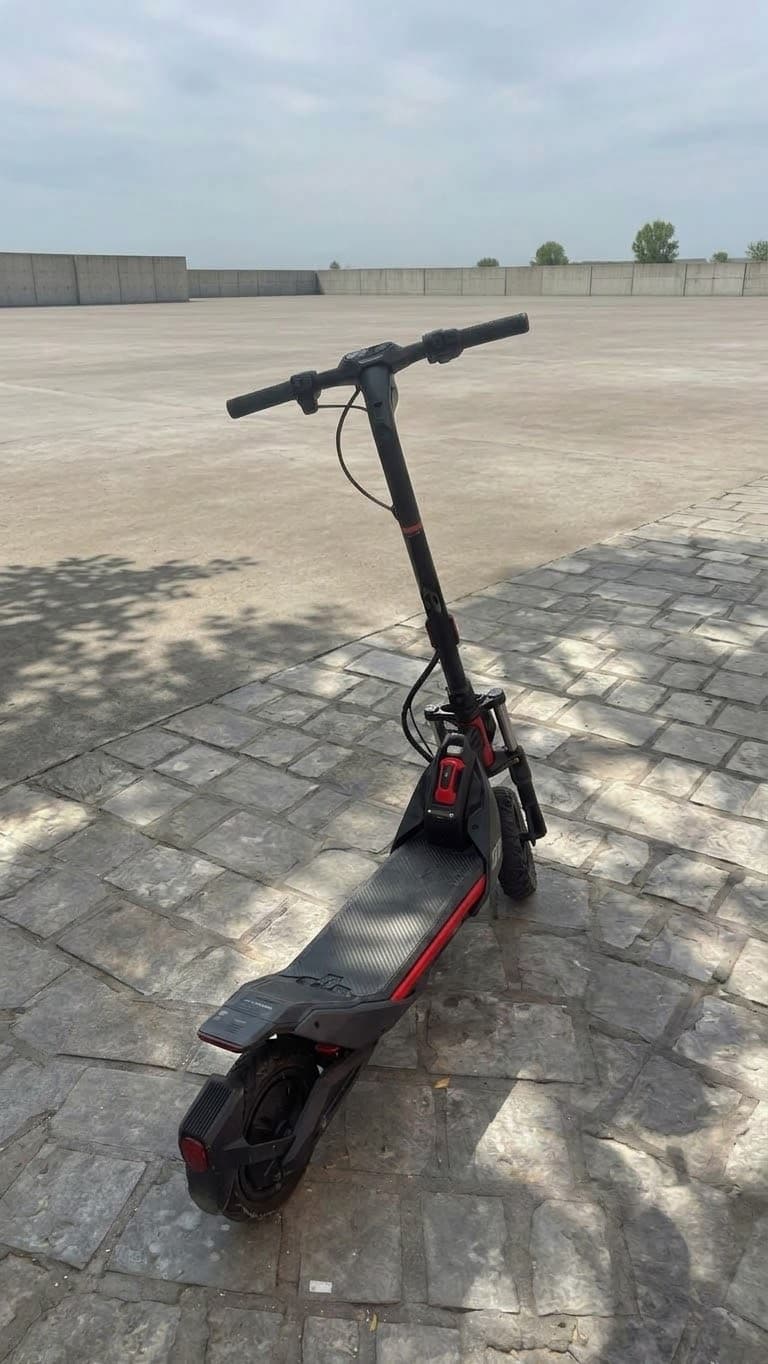 Segway Ninebot ZT3 Pro – نظيف جداً / مستخدم لمدة 8 أشهر — 2