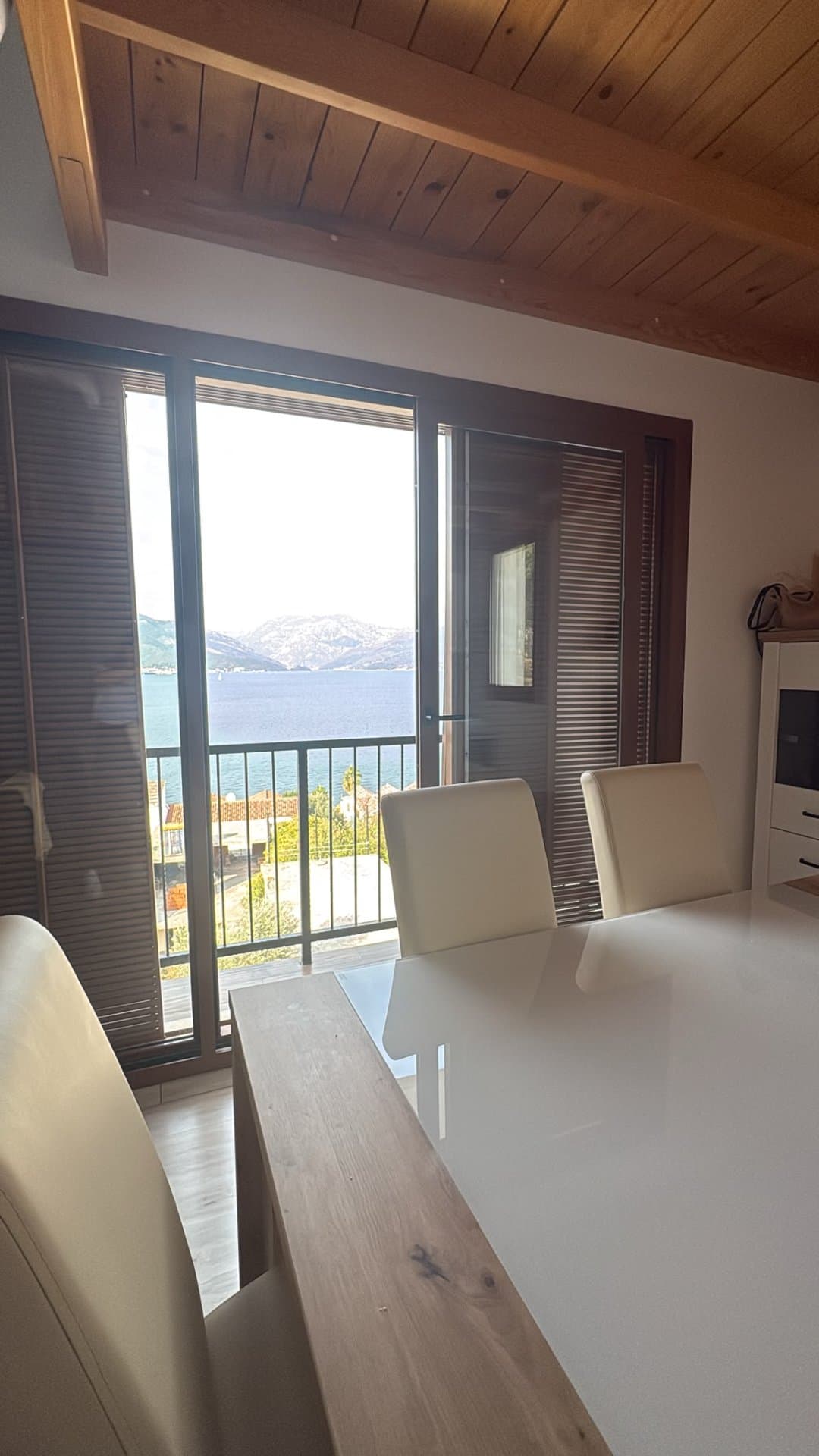 Tivat – Krašići bölgesinde Denize sadece 2 dakika yürüme mesafesinde, deniz manzaralı 32 m² stüdyo daire. — 2