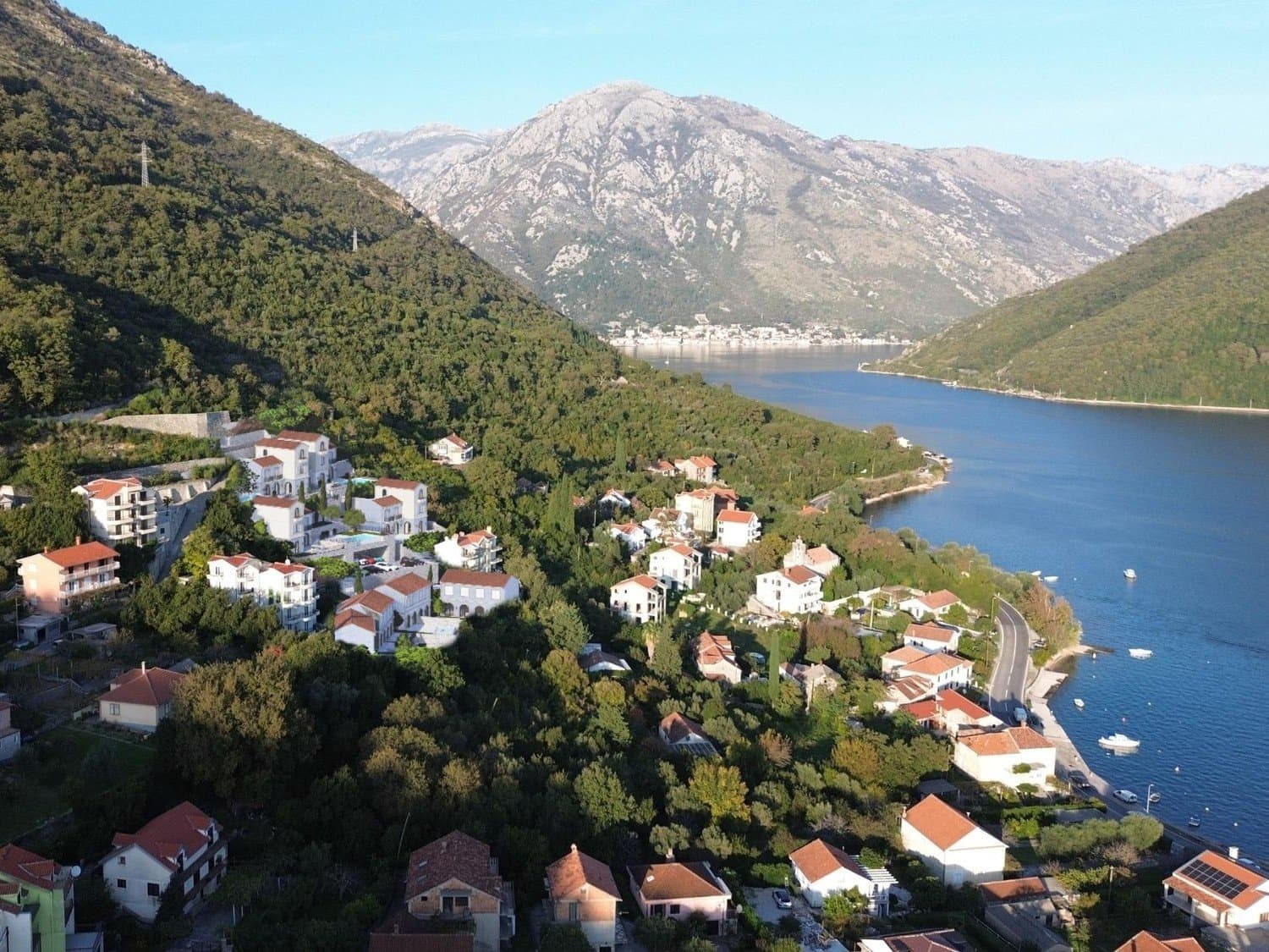 Herceg Novi – Kamenari'de Körfez Manzaralı Villa Projesi: Özel Havuzlu İkiz ve Müstakil Villalar — 2