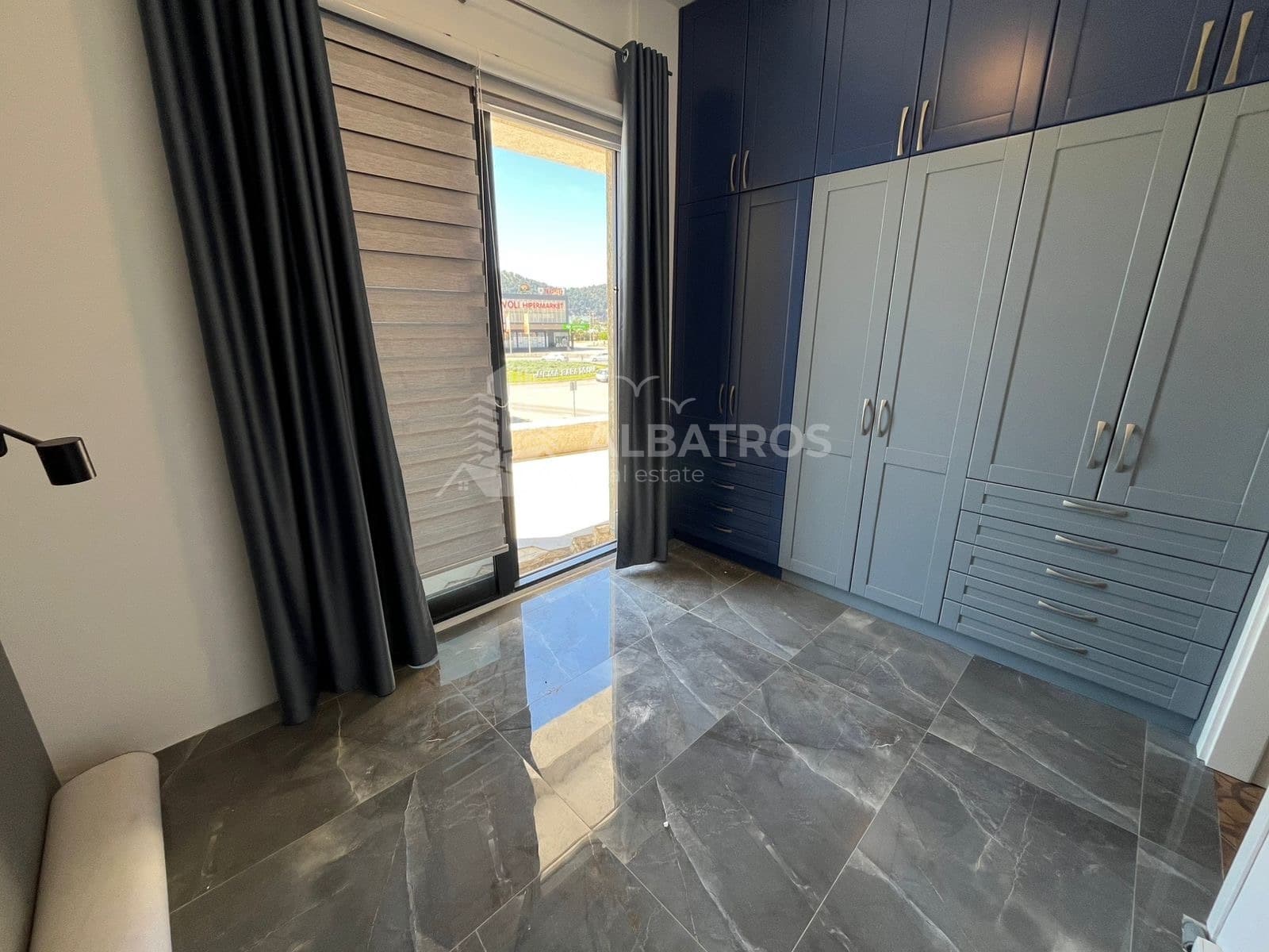 Commercial Space 83 m² + 85 m² Terrace, City Center, Bar - Image 6