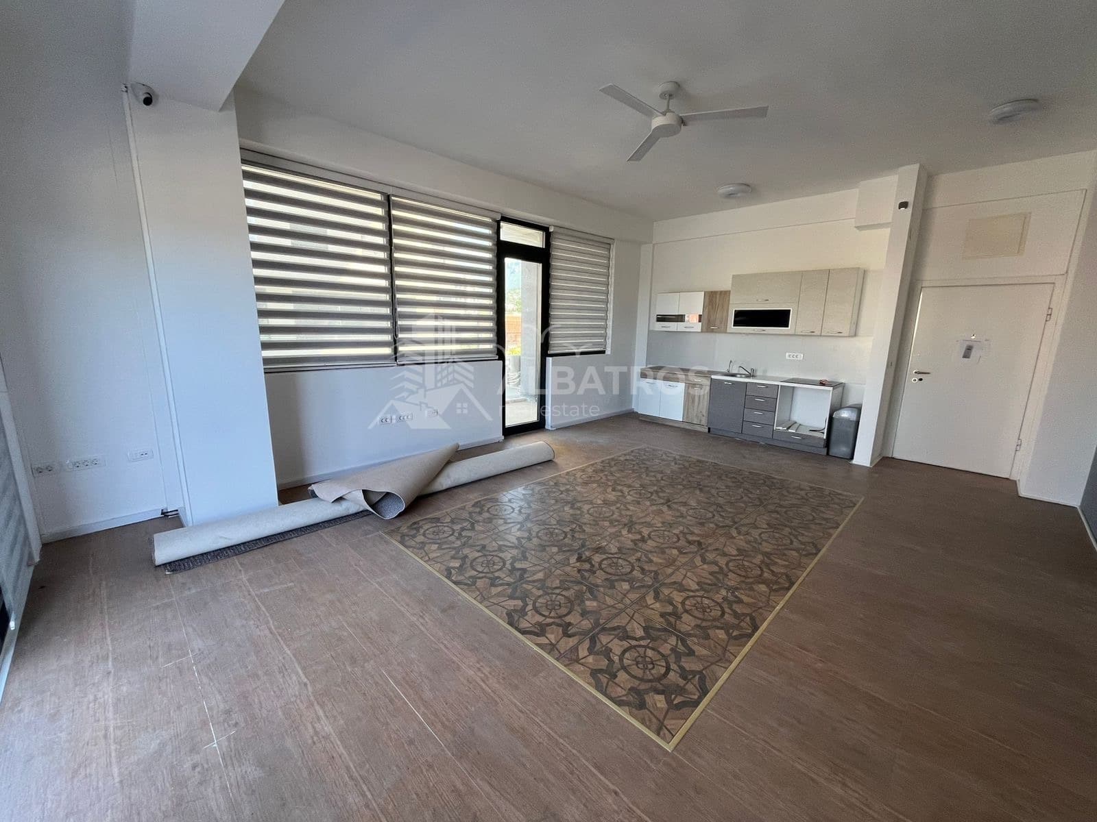 Commercial Space 83 m² + 85 m² Terrace, City Center, Bar — 2