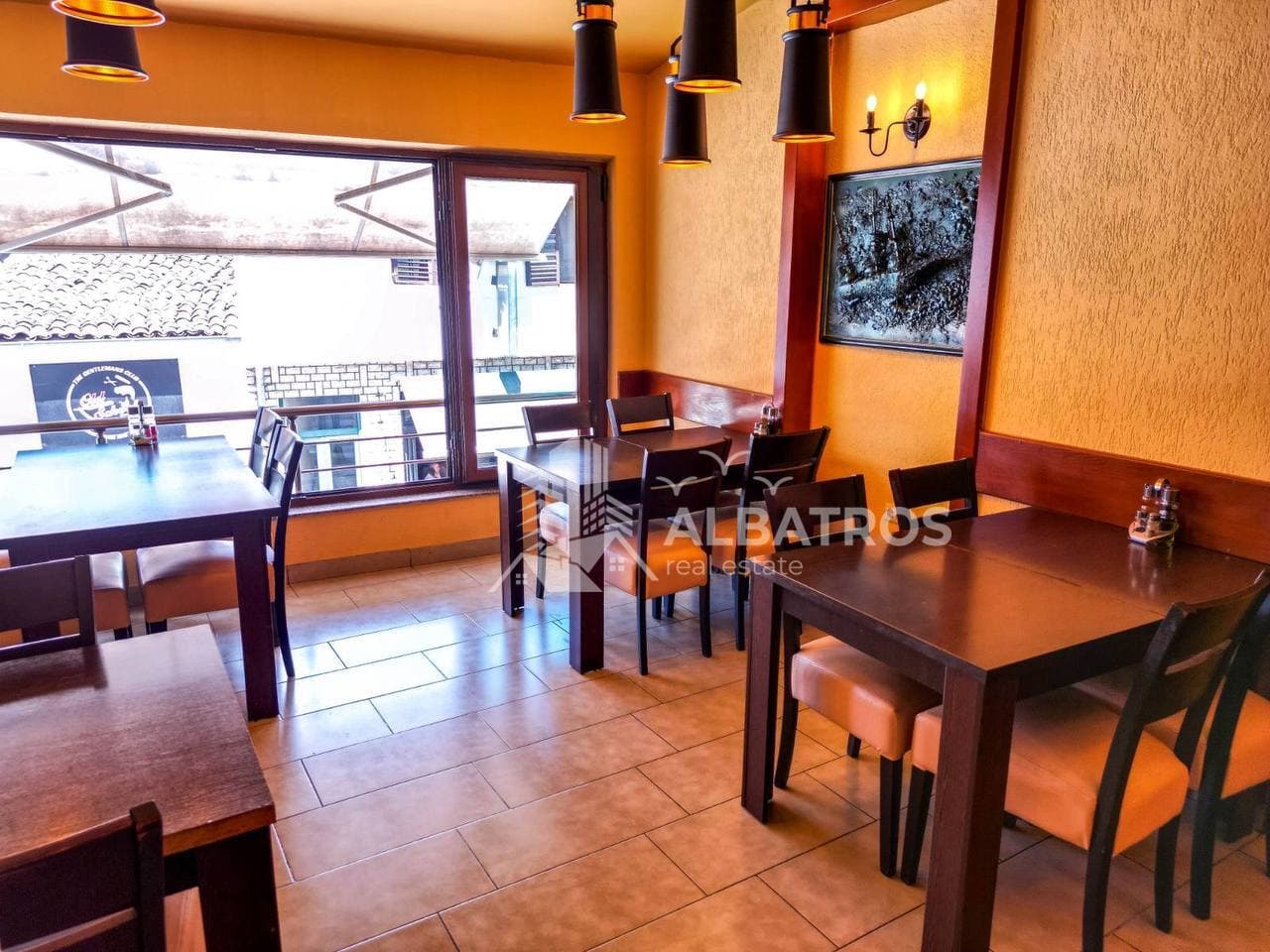 Local commercial de 60 m² sur deux niveaux en location annuelle à Ulcinj - Image 5