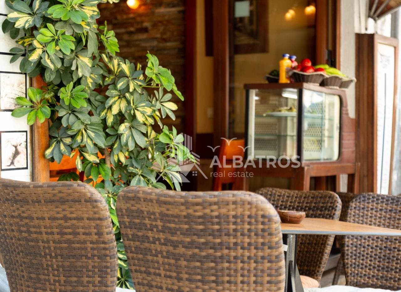 Local commercial de 60 m² sur deux niveaux en location annuelle à Ulcinj - Image 3