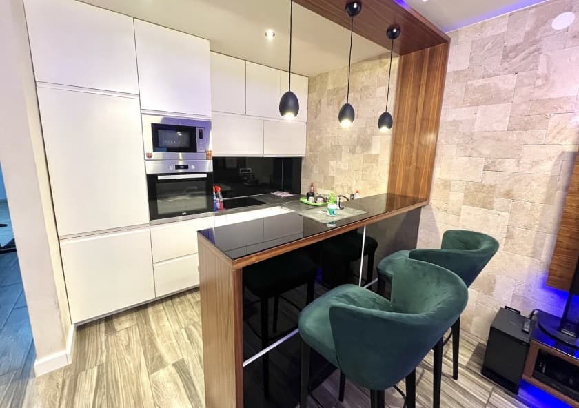 Bar, Merkez'de Kiralık Asansörlü Binada 4. Katta 1+1 Daire - Görsel 4