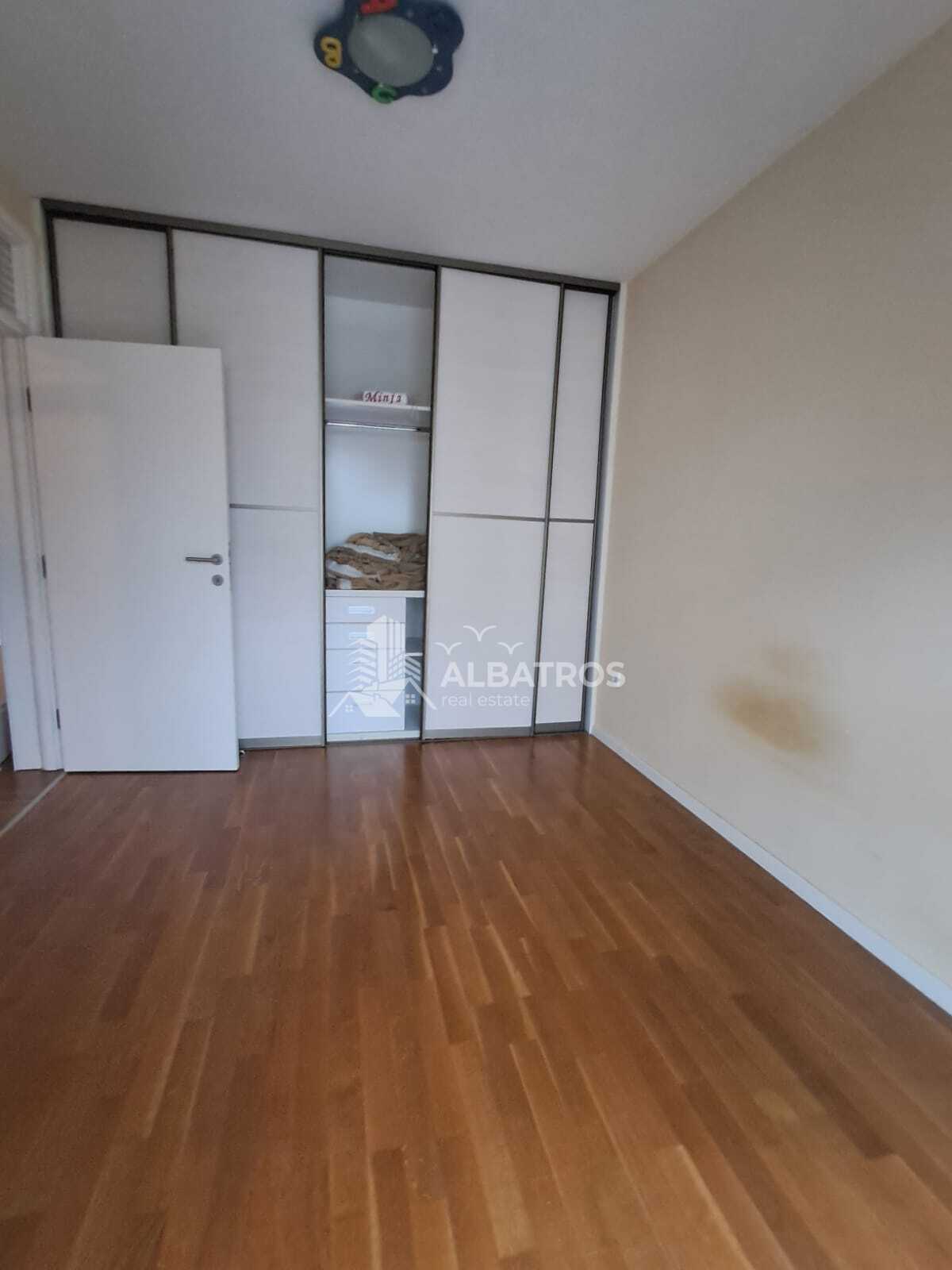 Appartamento non arredato con 1 camera da letto di 75 m2 nel centro di Bar - Immagine 5