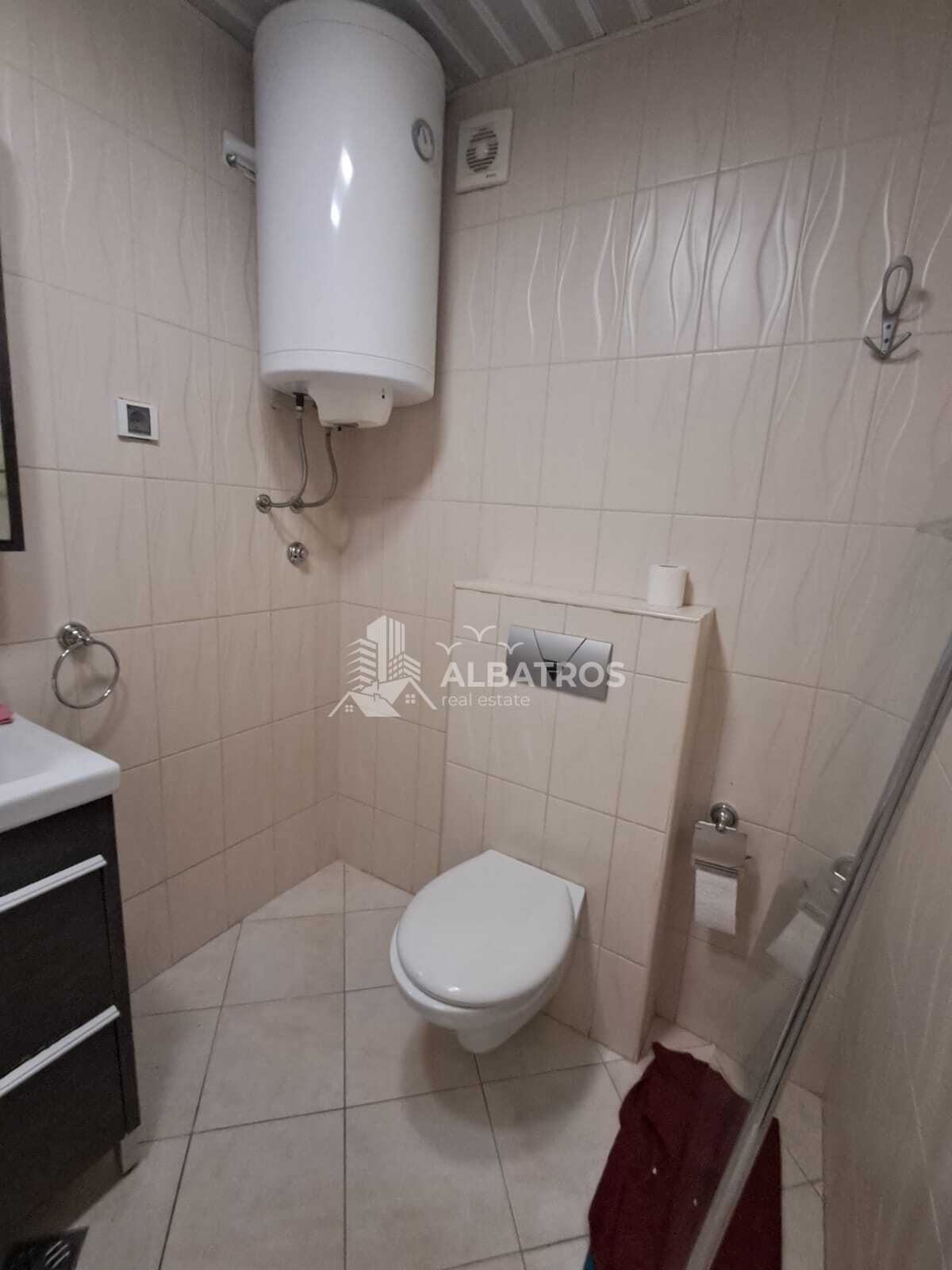 Appartamento non arredato con 1 camera da letto di 75 m2 nel centro di Bar - Immagine 9