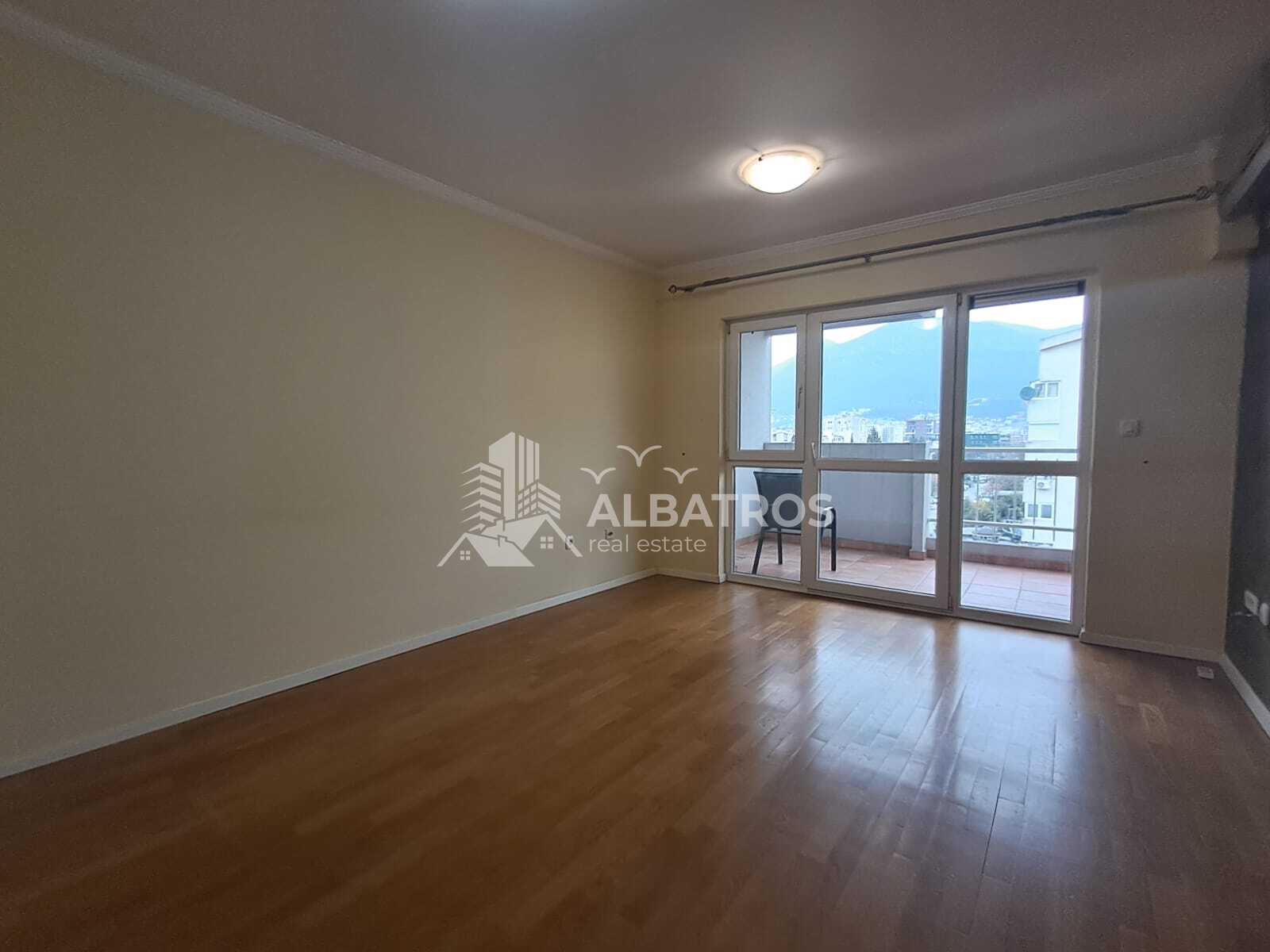 Appartamento non arredato con 1 camera da letto di 75 m2 nel centro di Bar - Immagine 2