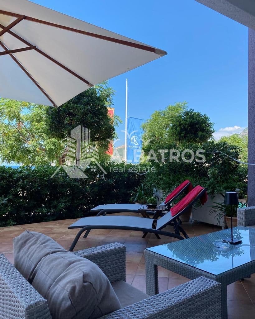 One-bedroom seafront apartment with 2 garage spaces, Dobra Voda, Bar — 2