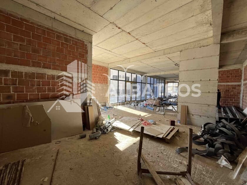 200 m2 Commercial Space in a New Building in Šušanj, Bar - Image 3
