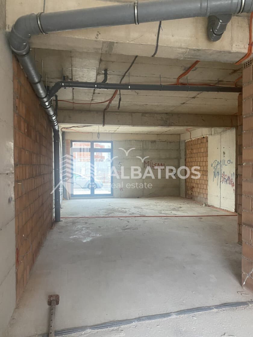95 m2 Commercial Space in a New Building, Šušanj, Bar - Image 4