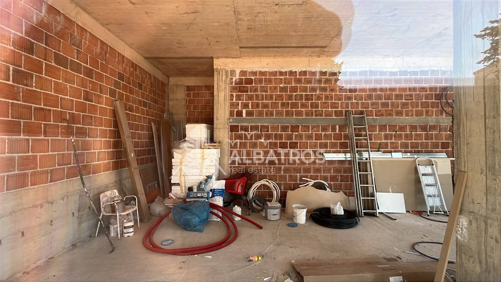 55 m² Commercial Space with 35 m² Terrace, Šušanj, Bar - Image 3