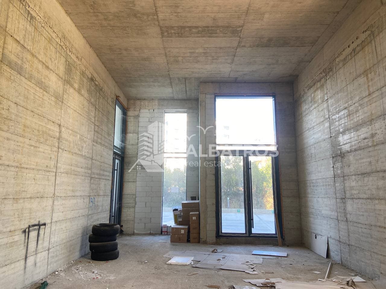 115 m² Commercial Space with Basement in Soho City, Bar