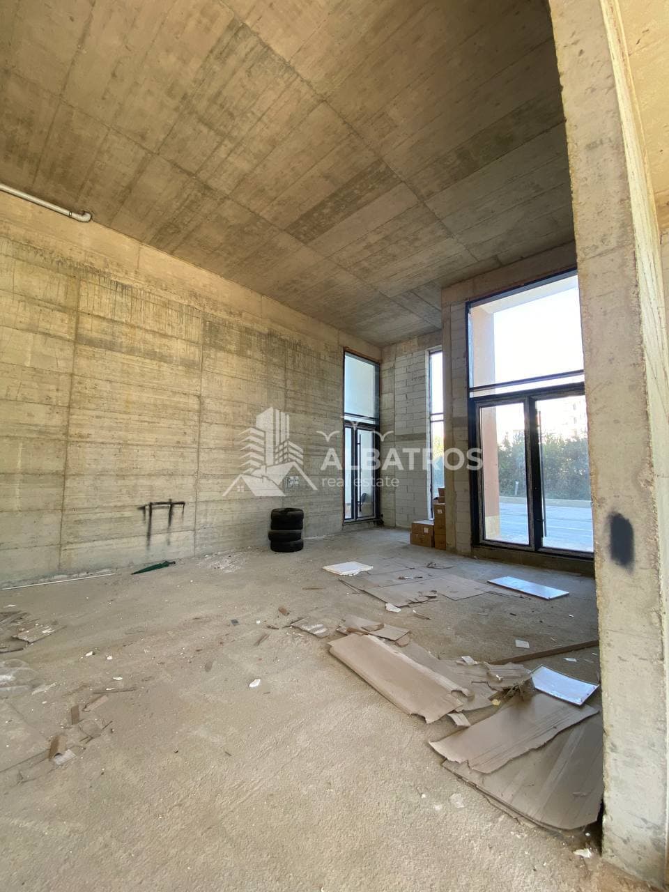 115 m² Commercial Space with Basement in Soho City, Bar - Image 3