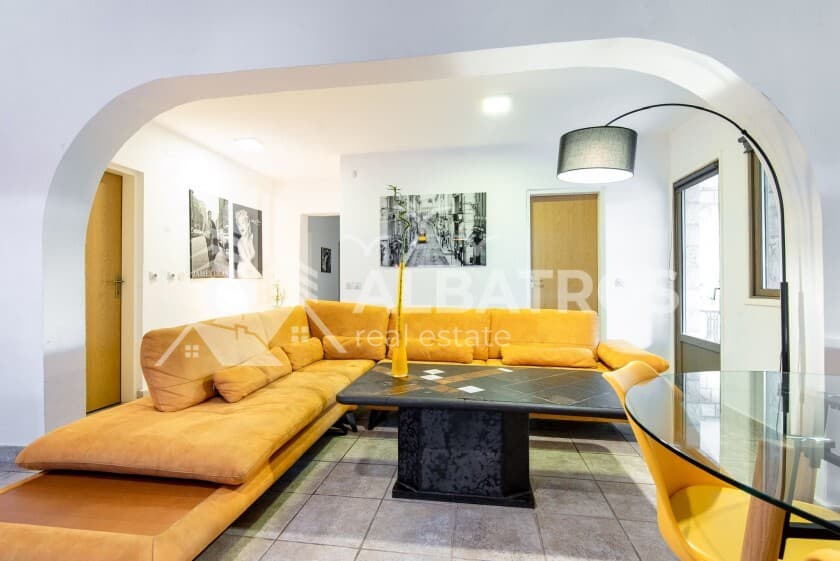 Dubrava'da Satılık Veliki Pijesak Plajına 650 m, 600 m² Üç Katlı Taş Ev - Görsel 1
