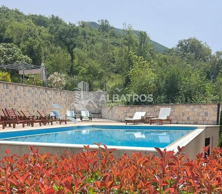 Bar, Zupci'de Havuzlu Sitede Satılık 50 m² 1+1 Ev — 2
