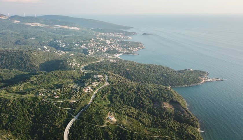 Beépítetlen telek Kominában, Bar - 1. kép