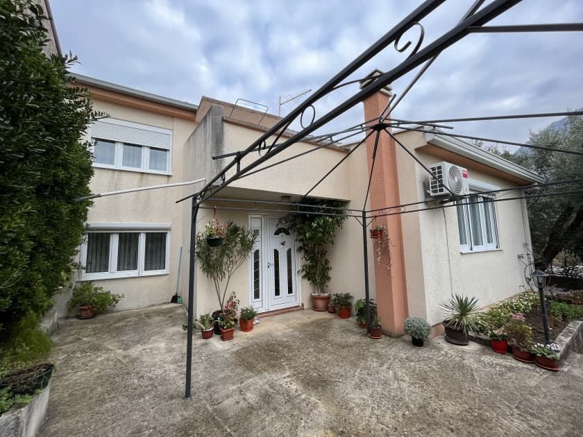 Дом с тремя спальнями, 130 м², Стари-Бар, Бар - Изображение 1