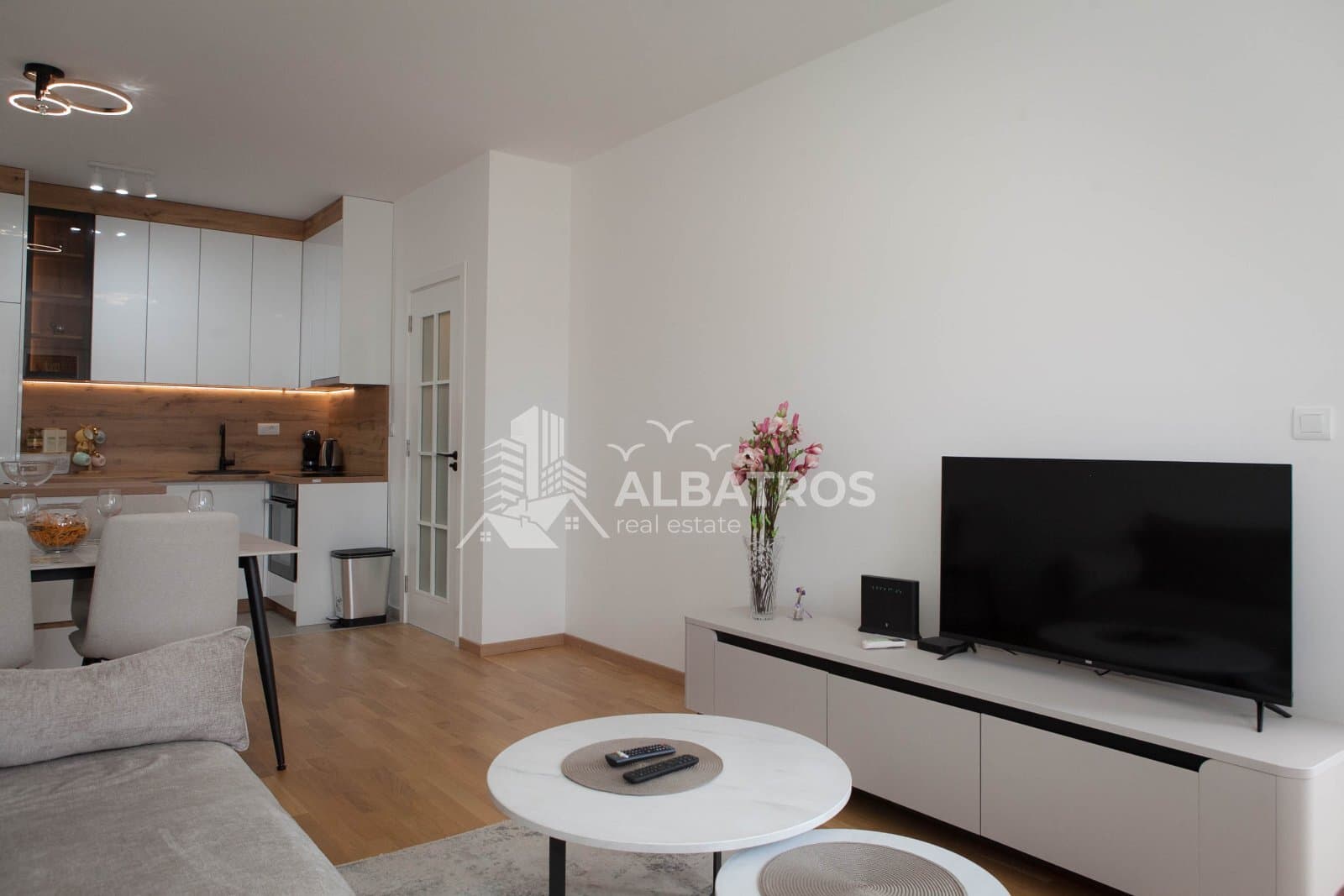 Луксузан једнособан стан 43 m² с терасом и гаражом, Илино, Бар - Slika 1