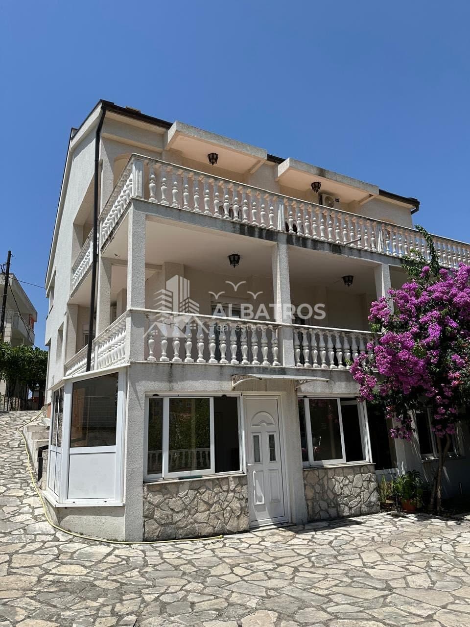 Bar, Reni'de Satılık Havuzlu 350 m² Villa — 2