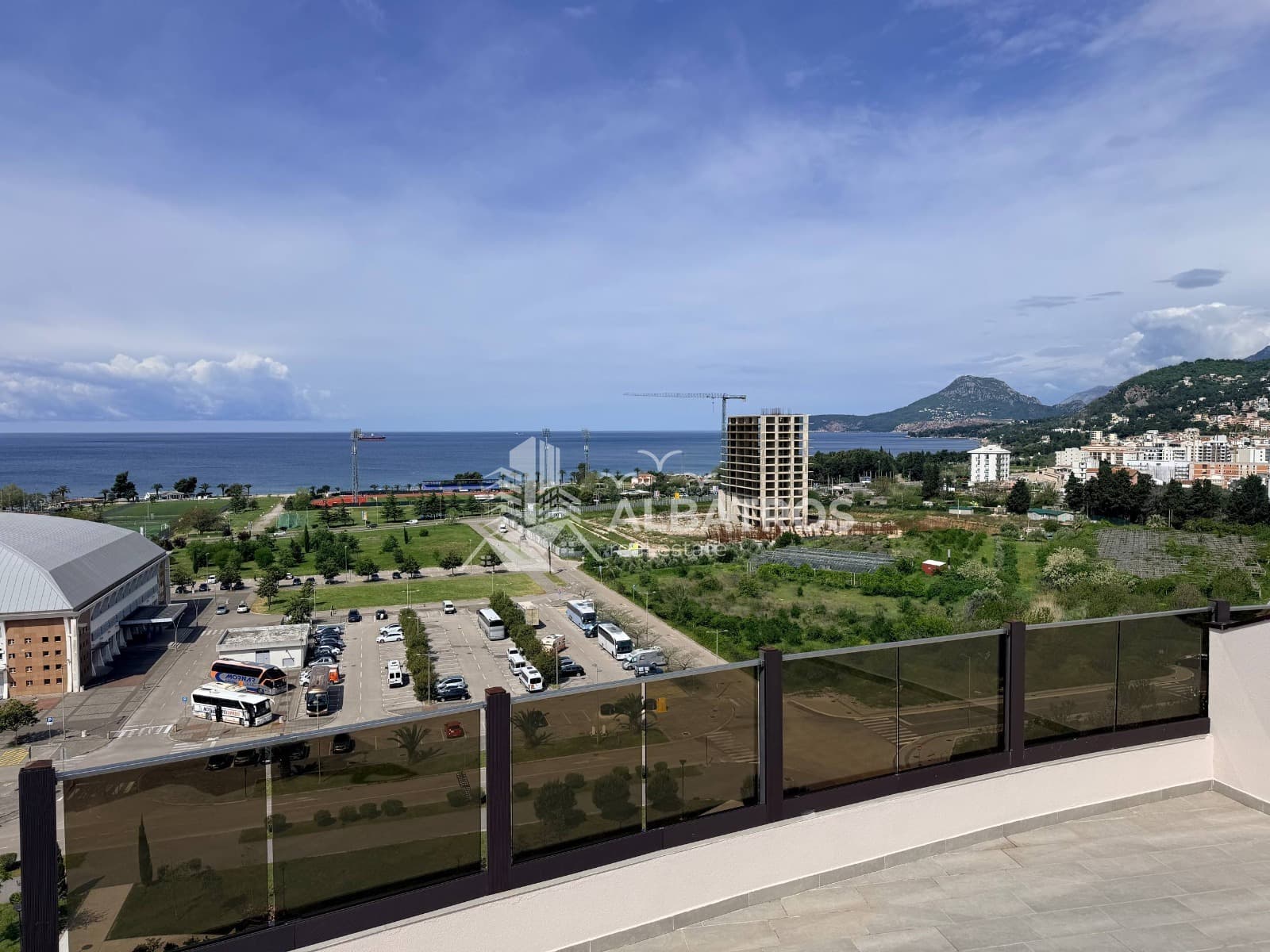 Bar, Soho City'de Satılık Havuzlu Lüks 442 m² Penthouse