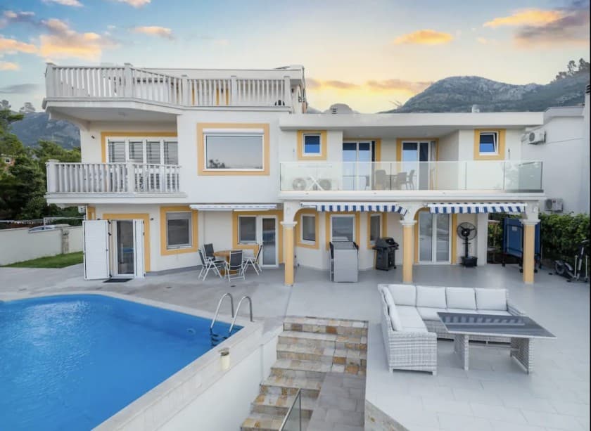 Bar, Ratac'ta Satılık Havuzlu, Deniz Manzaralı 7+1 Villa — 2