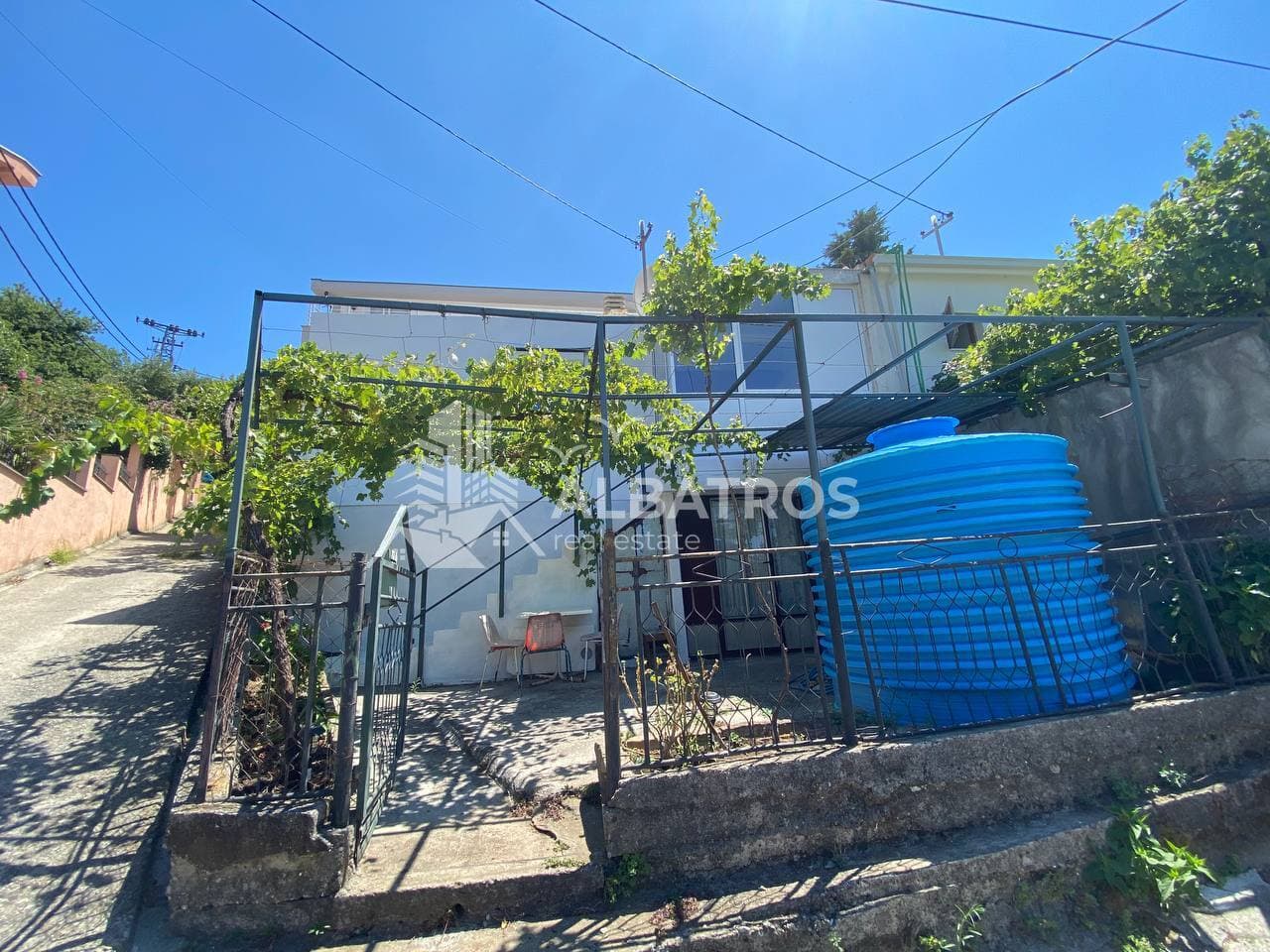 בית בן שני חדרים, 55 מ״ר, עם מגרש של 106 מ״ר בג׳ורמני, צ׳אני - תמונה 1