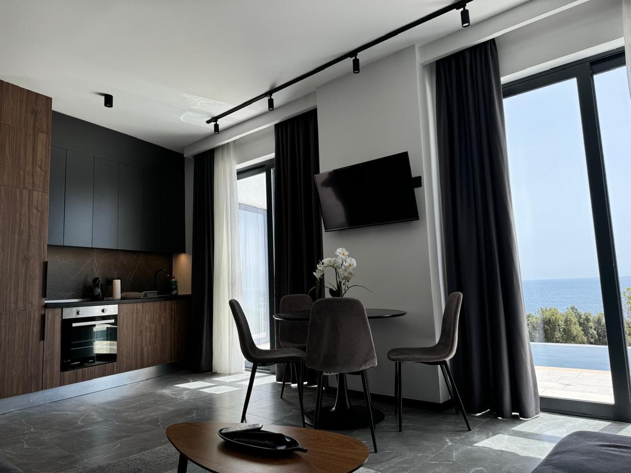 Bar, Utjeha'da Satılık Havuzlu 2+1 Ev — 2