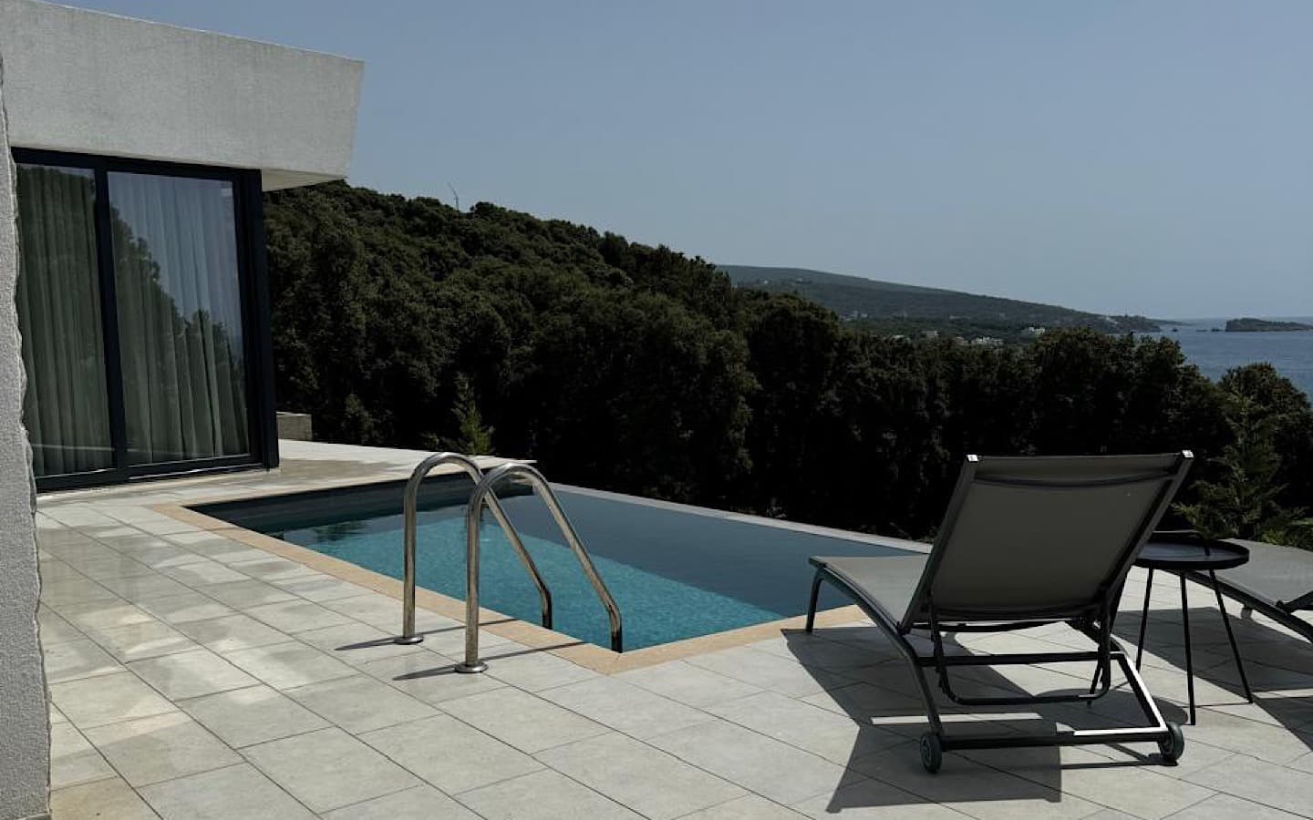 Two-Bedroom House with Pool, Utjeha, Bar - Image 2