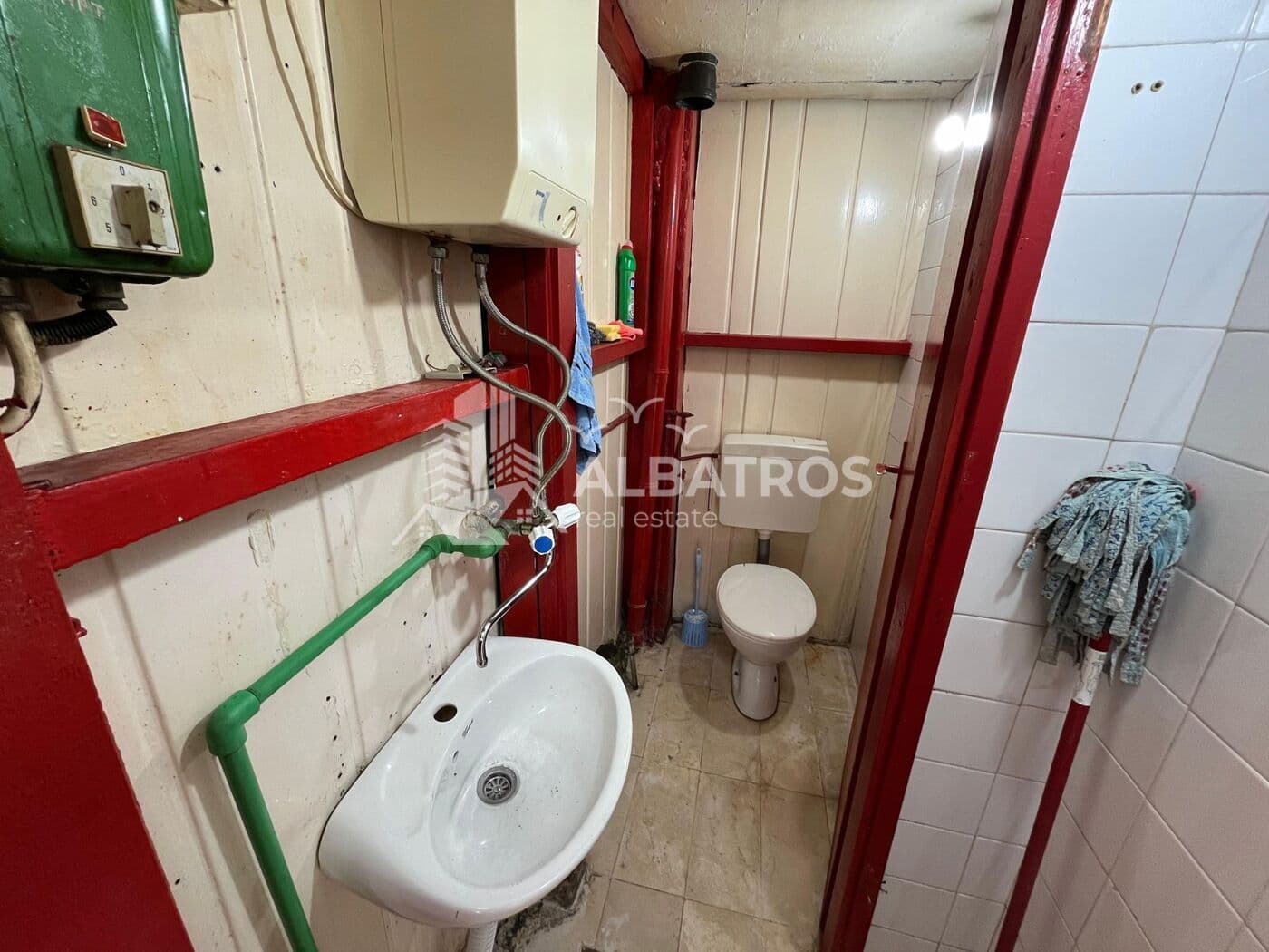 22 m² Ground-Floor Commercial Space in Bar City Centre - Image 3