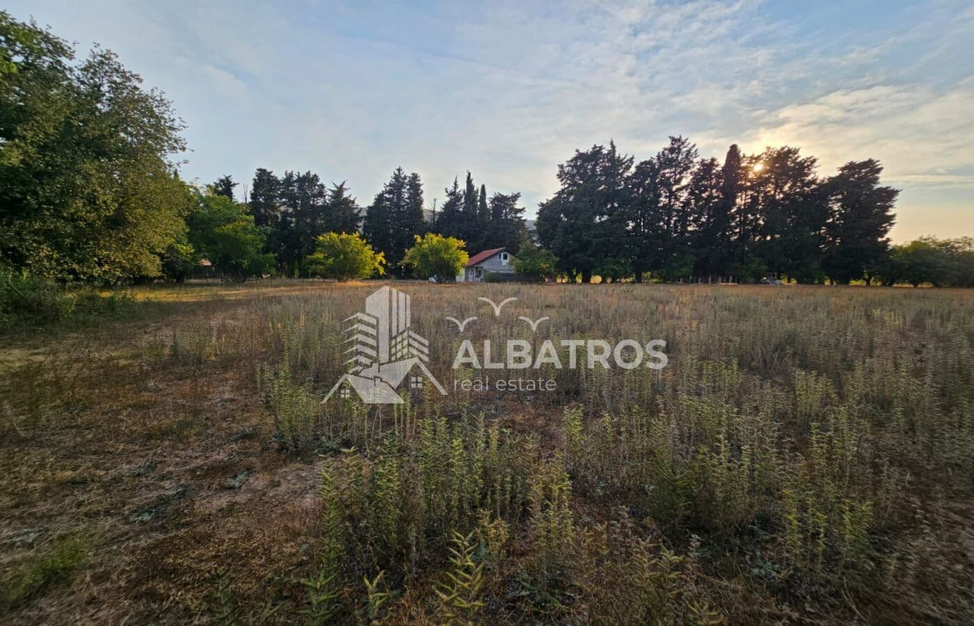 Bar, Tomba'da Satılık İmarlı 2200 m² Arsa