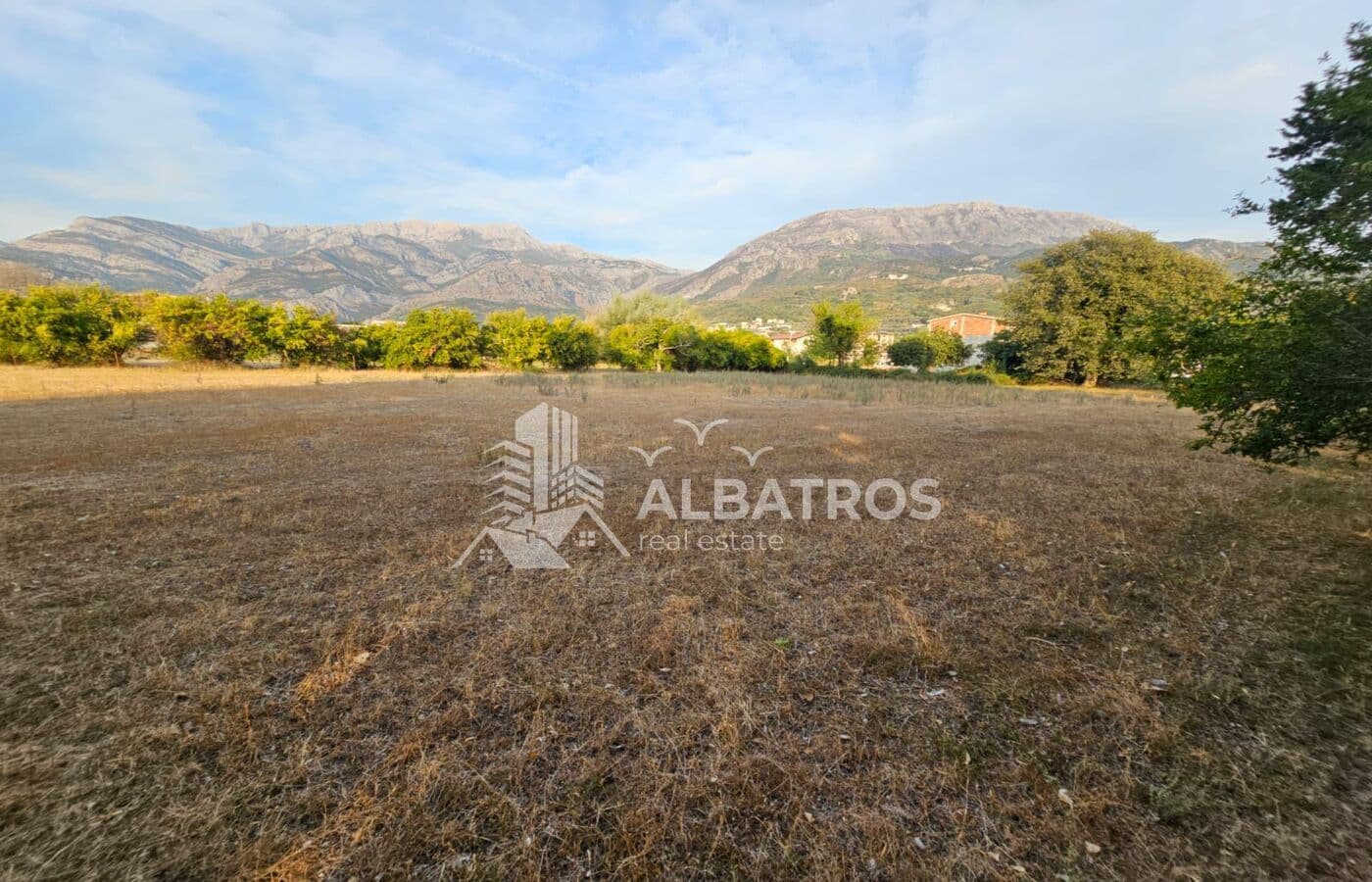 Bar, Tomba'da Satılık İmarlı 2200 m² Arsa — 2
