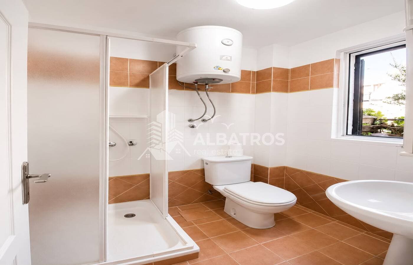2-Zimmer-Wohnung im Erdgeschoss einer Villa, 74 m², Zeleni Pojas, Bar - Bild 7