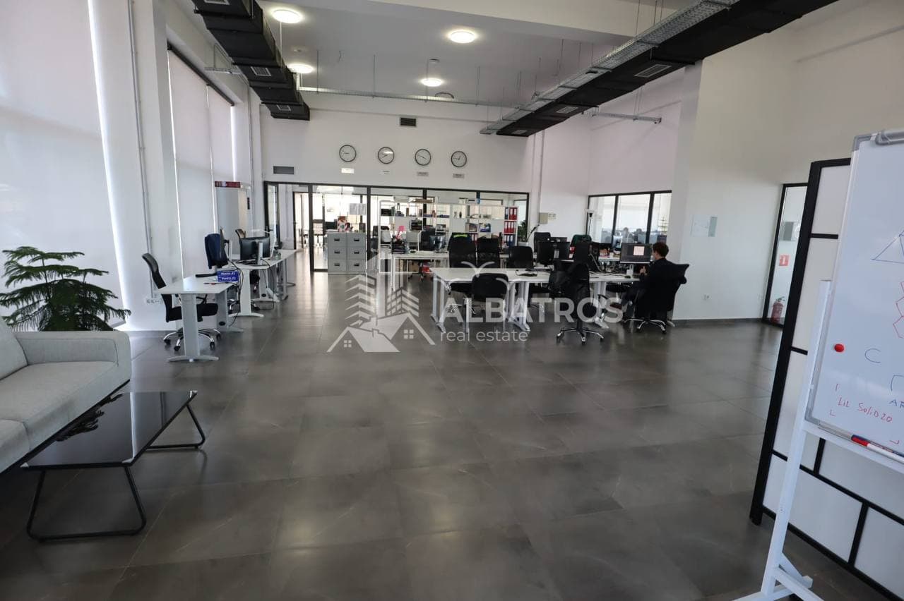 Ulcinj'de Satılık İki Katlı 1.151 m² İşyeri — 2