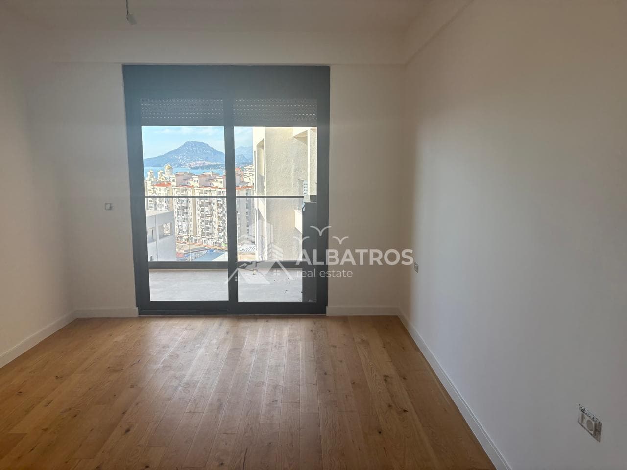 125 m² three-room apartment in the center of Bar, in a new building — 2