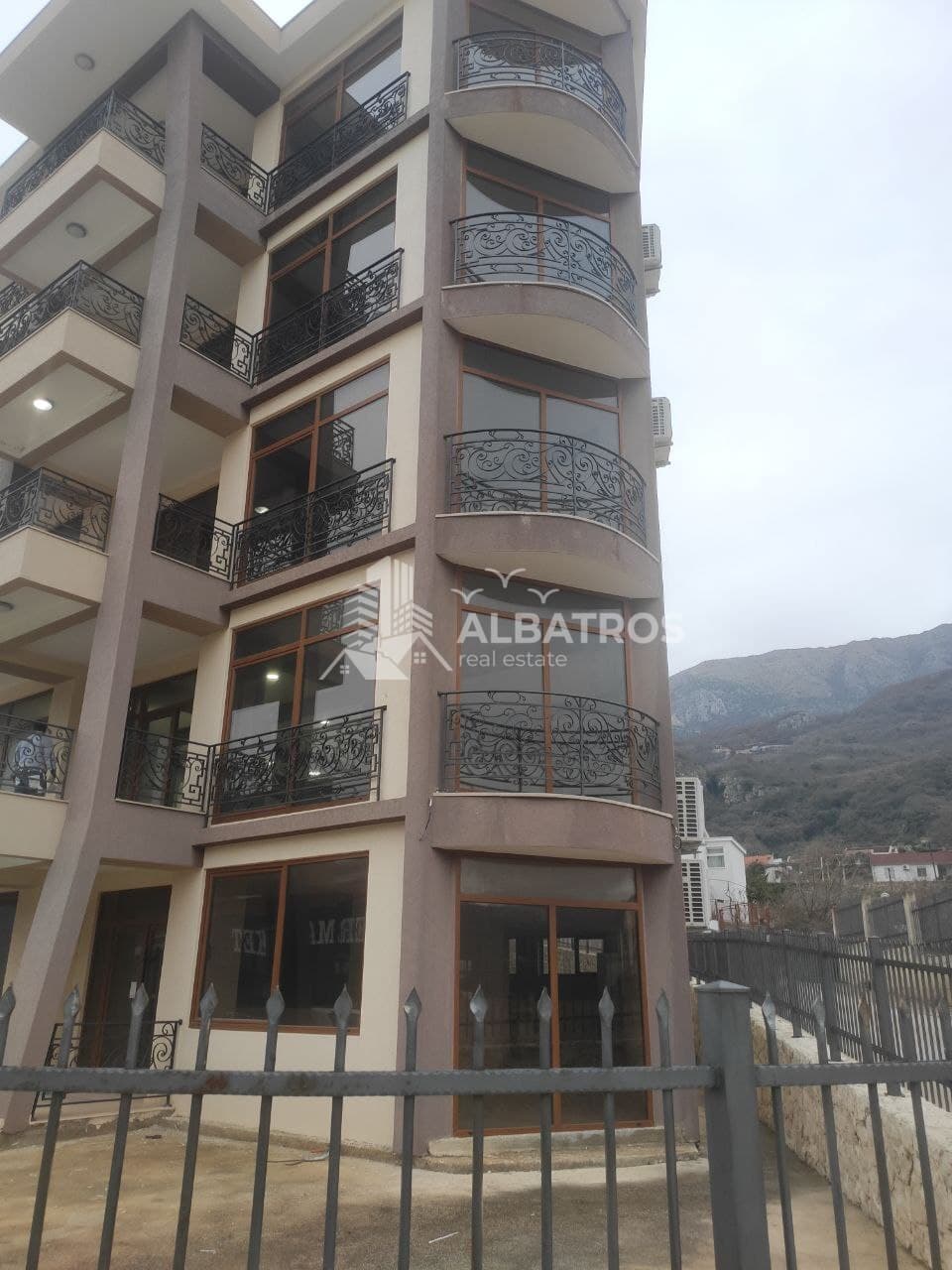 Commercial Space 1707 m², Tomba, Bar - Image 3