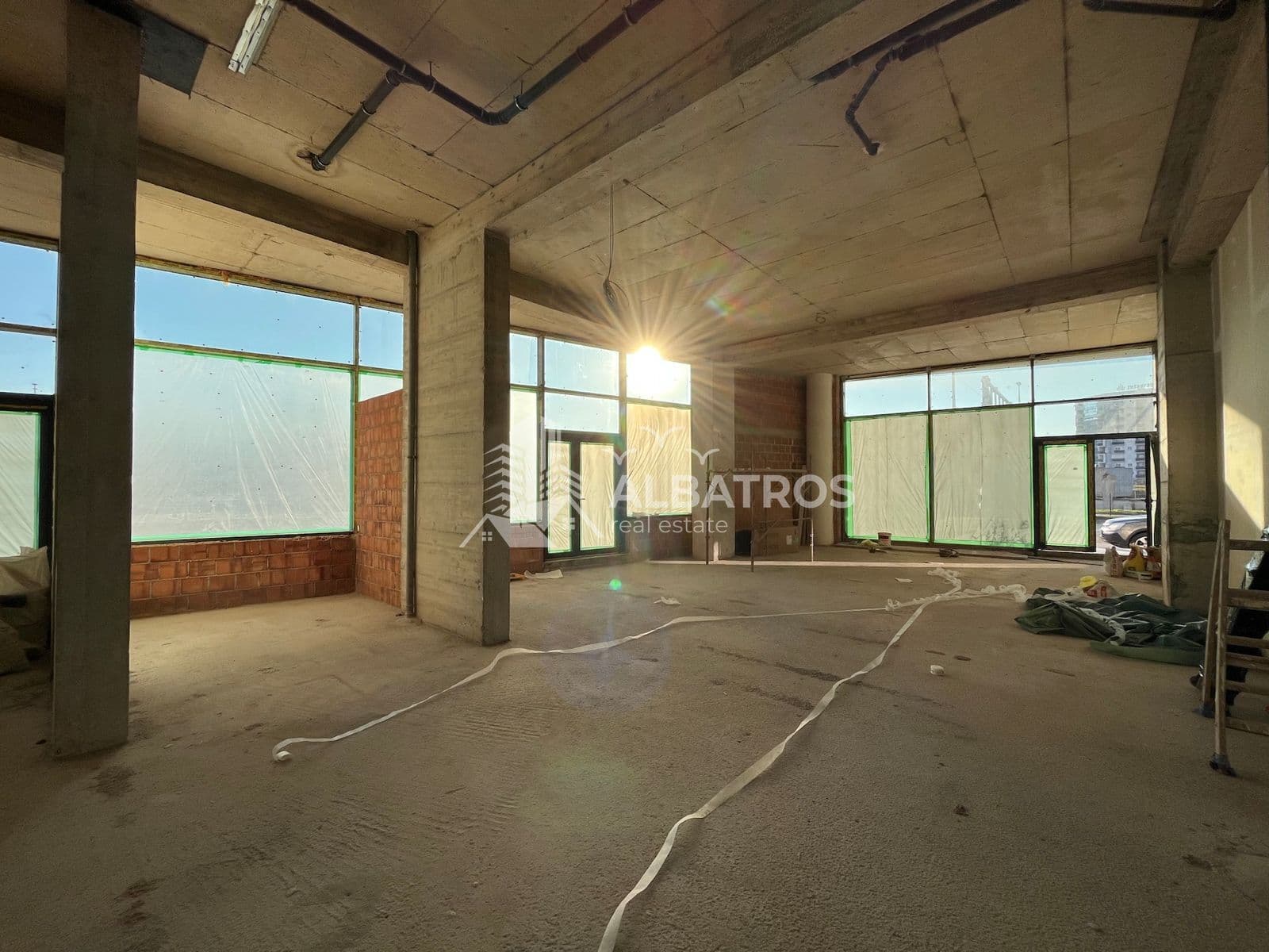 180 m² Commercial Space in Twins House Building, Near the Big Voli, Bar — 2