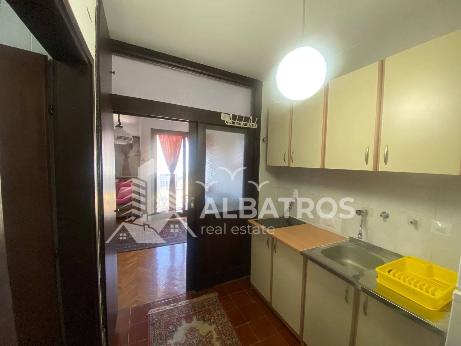 Monolocale di 27 m² nel centro di Bar, esposto a sud, terrazza, parcheggio - Immagine 4