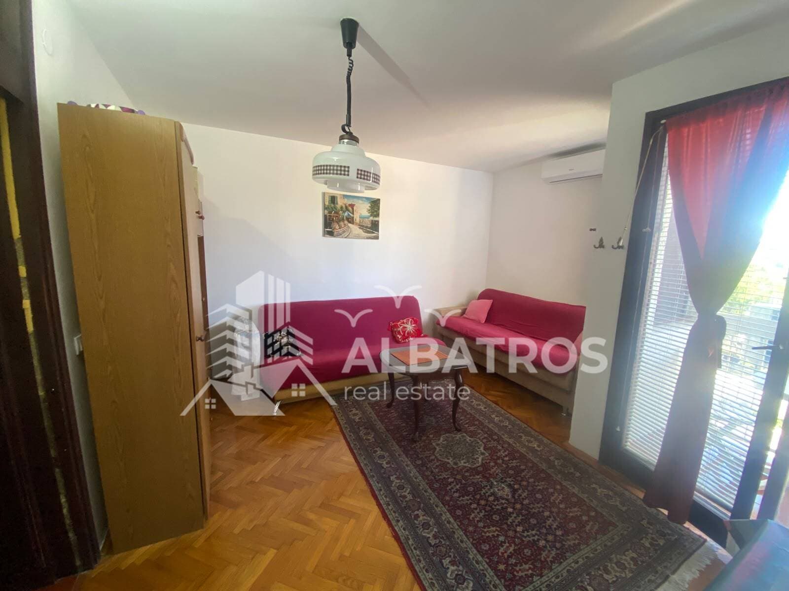 Bar Merkezinde Satılık Güney Cepheli, Teraslı, Otoparklı 27 m² Stüdyo