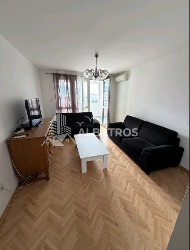 Bar Merkezinde Deniz Manzaralı 60 m² 1+1 Daire