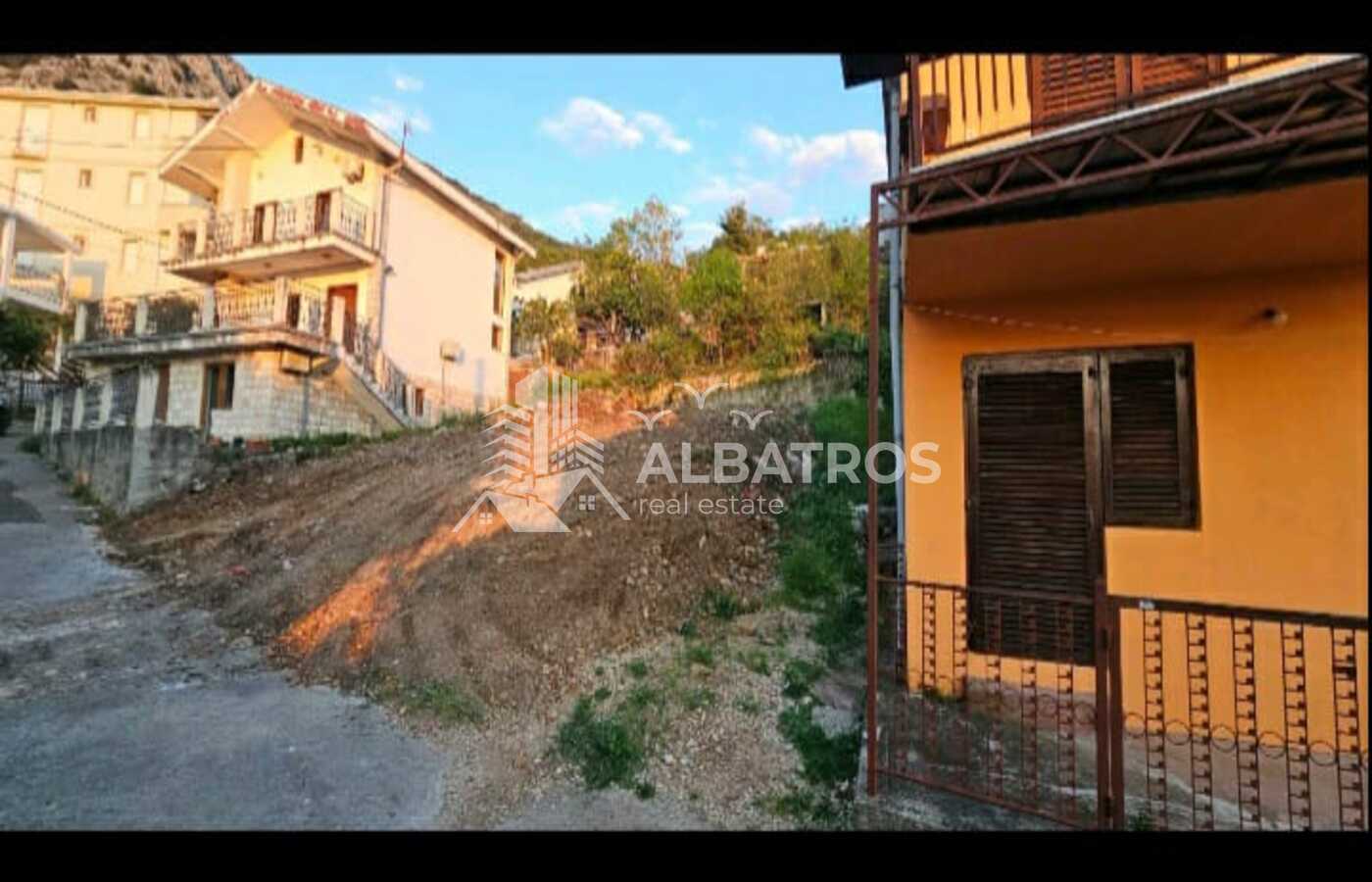 Brce, Sutomore'de Satılık Deniz Manzaralı İmarlı 200 m² Arsa