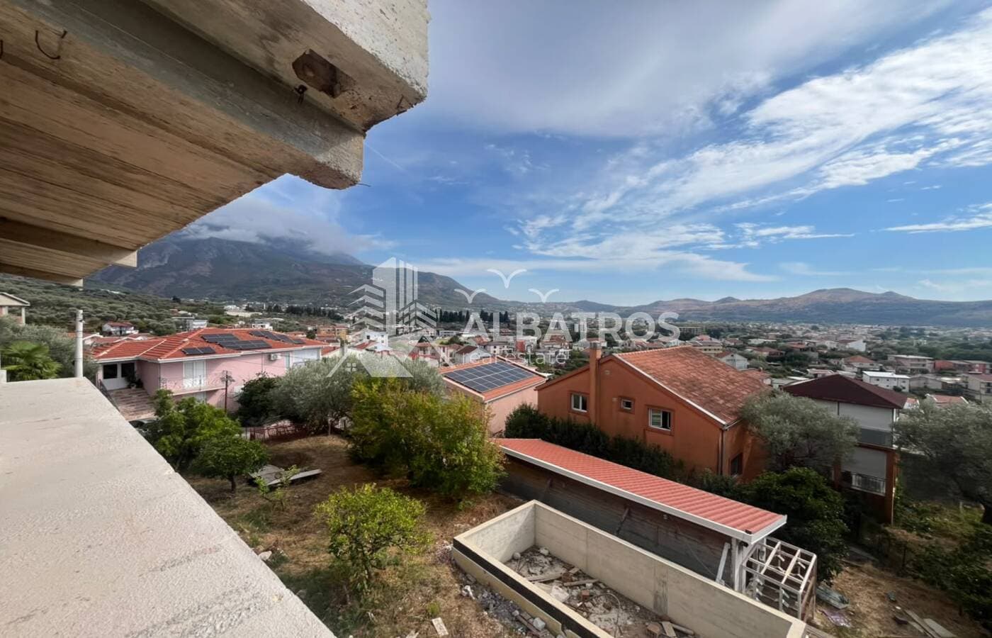 Třípodlažní dům 234 m², Rena, Bar - Obrázek 2