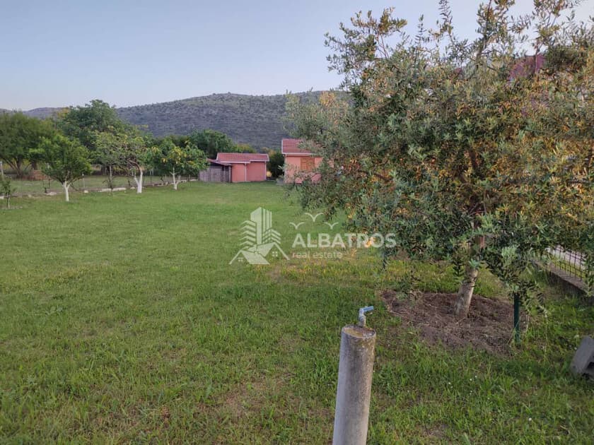 Bar, Tomba'da Satılık 800 m² Arsalı 77 m² Ev — 2