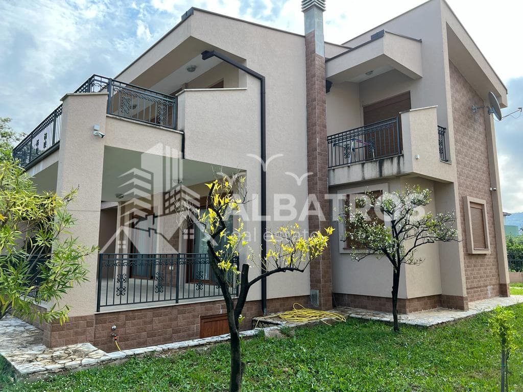 Bar'da Satılık 4 Otoparklı Lüks 250 m² Ev — 2