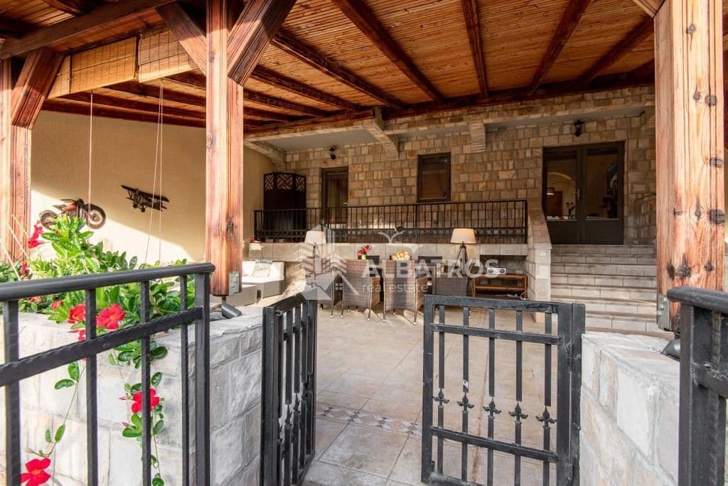 Bar, Dobra Voda, Dubrava'da Kiralık 600 m² Üç Katlı Ev — 2