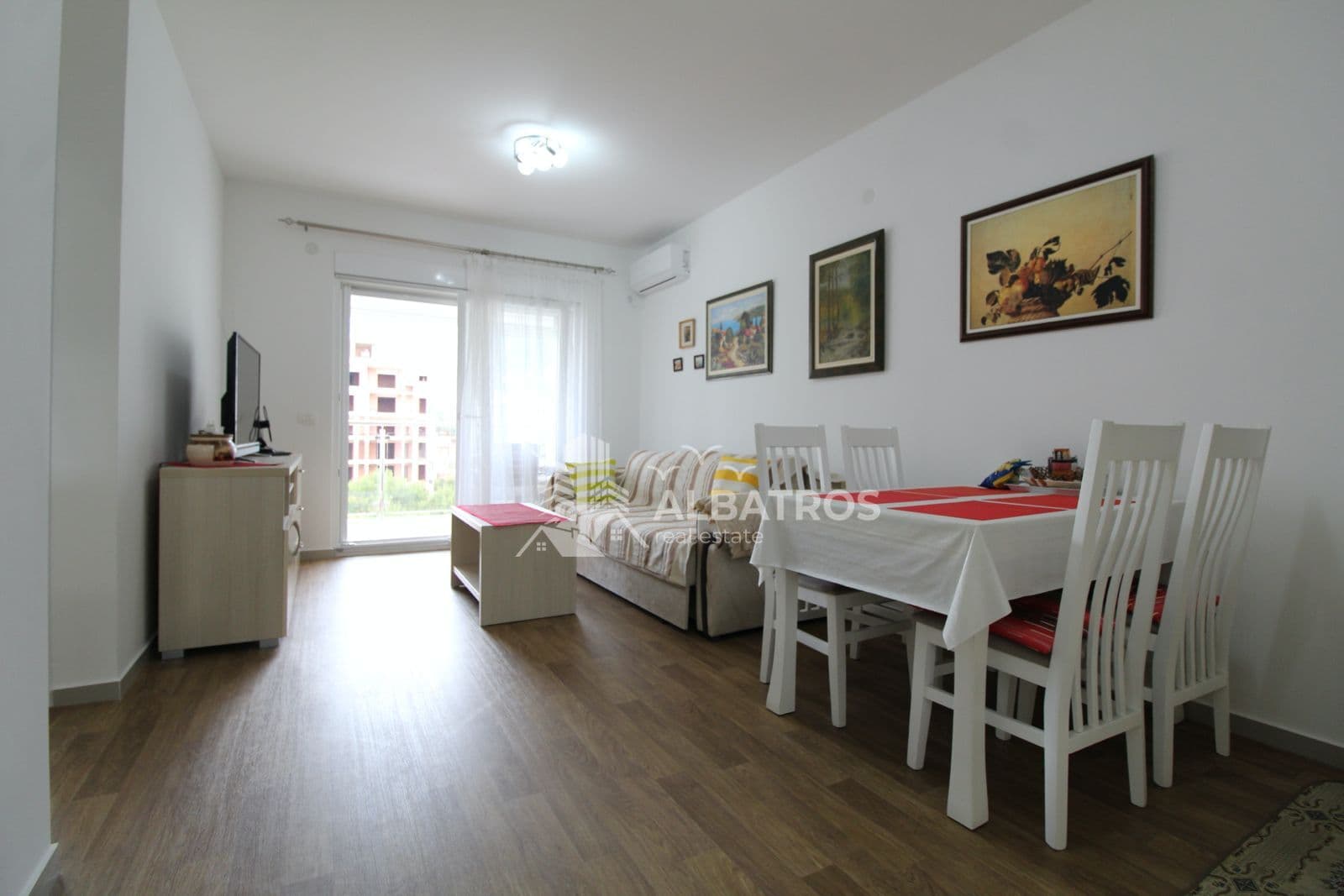 Bar, Šušanj'da Deniz Manzaralı 65 m² 1+1 Daire