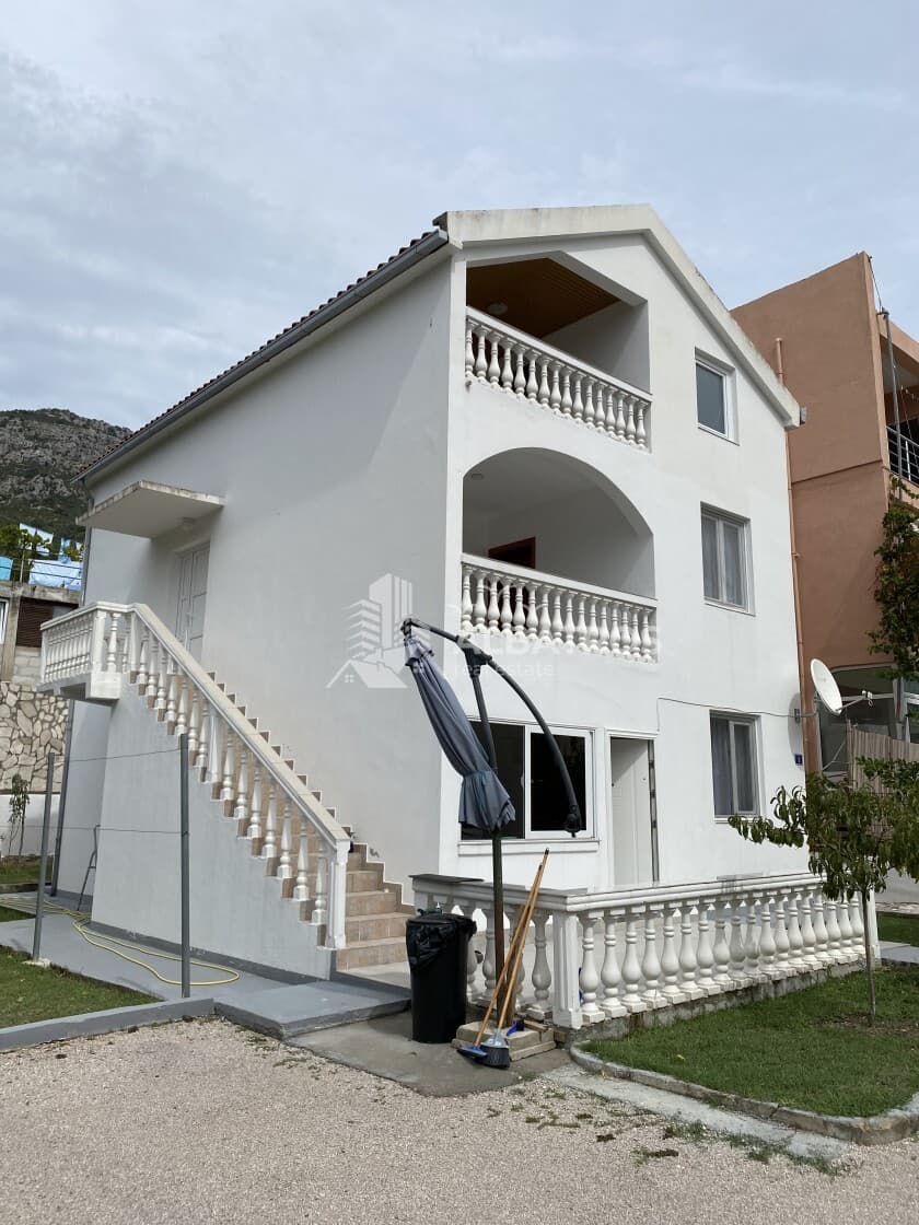 Bar, Šušanj'da Satılık 200 m² Üç Katlı Ev