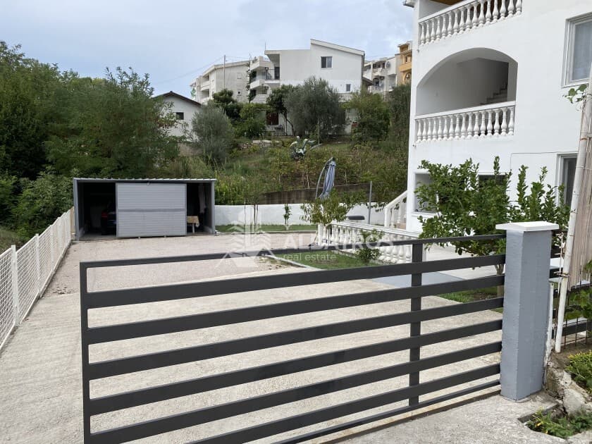 Bar, Šušanj'da Satılık 200 m² Üç Katlı Ev — 2