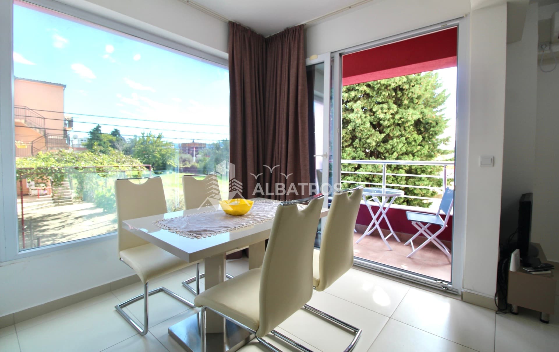 Једнособан стан 45 m² у новијој згради, 300 м од мора, Илино, Бар - Slika 2