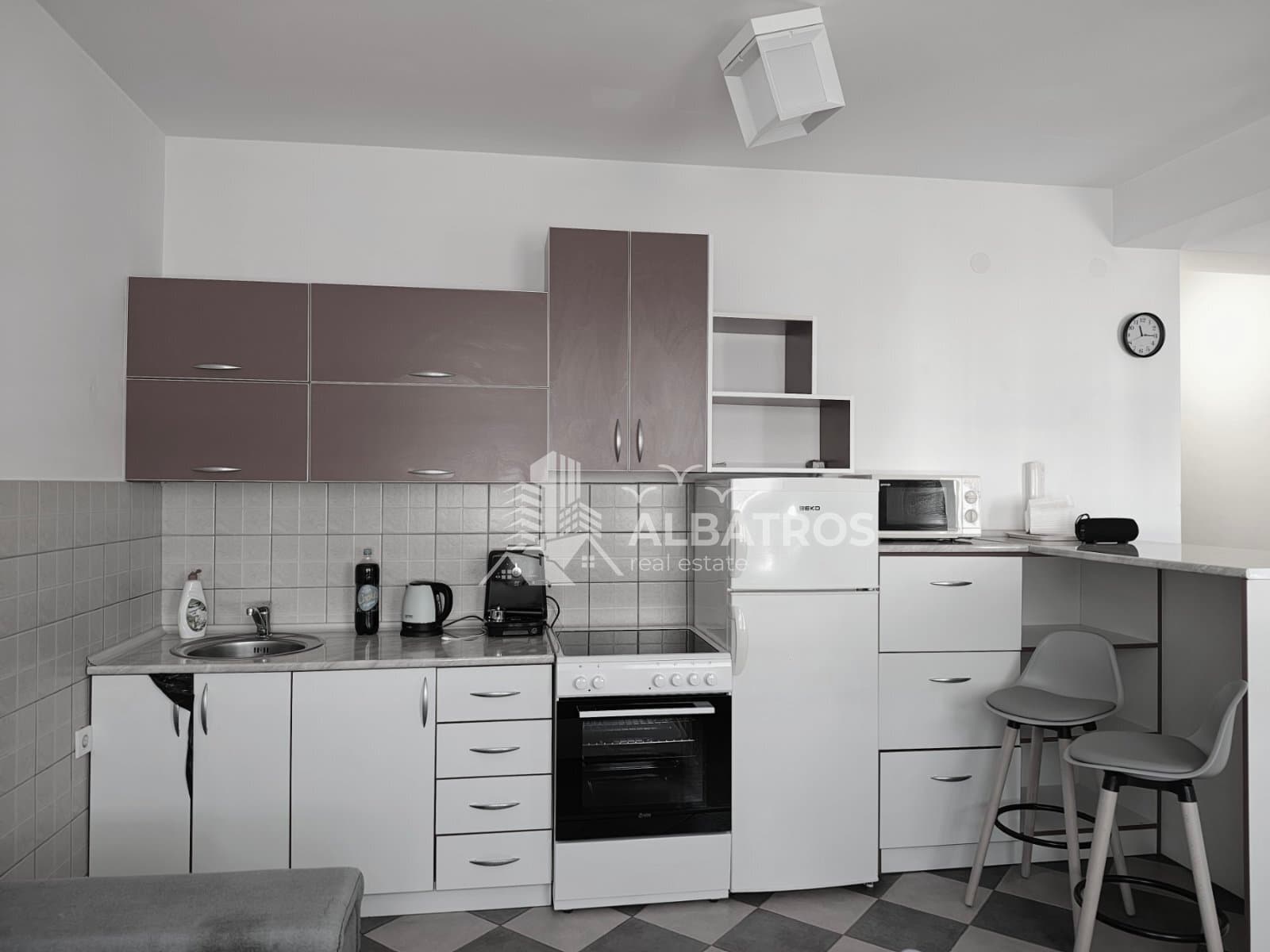 Jednosoban stan 42 m², Popovići, Bar